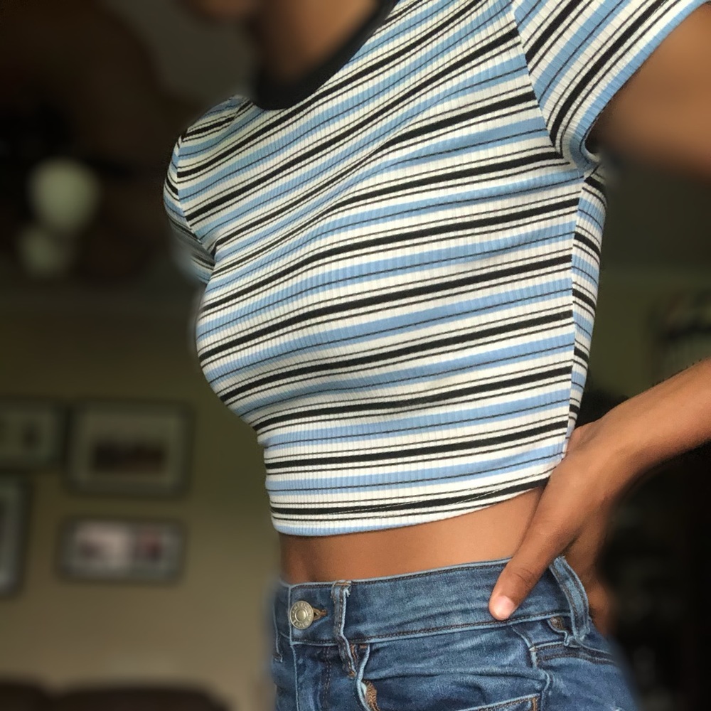 shein blue striped crop top